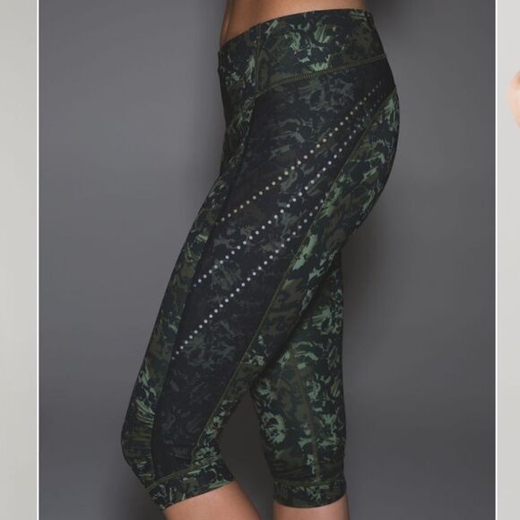 Lululemon Stop At Nothing Crop Green Army Print leggings - Picture 3 of 9